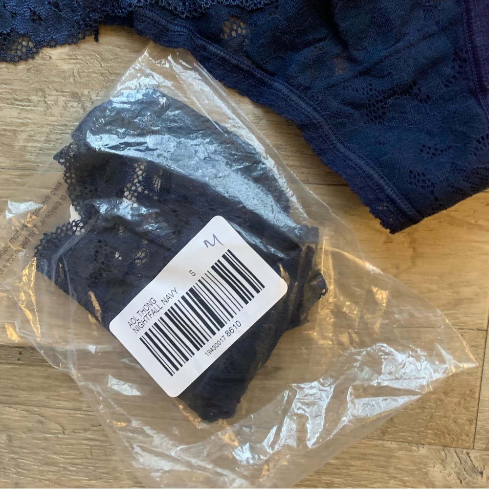 Soma 3 Embraceable Signature AOL Thong Lace Panty Navy Pink - Picture 7 of 10